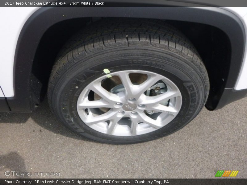 Bright White / Black 2017 Jeep Cherokee Latitude 4x4