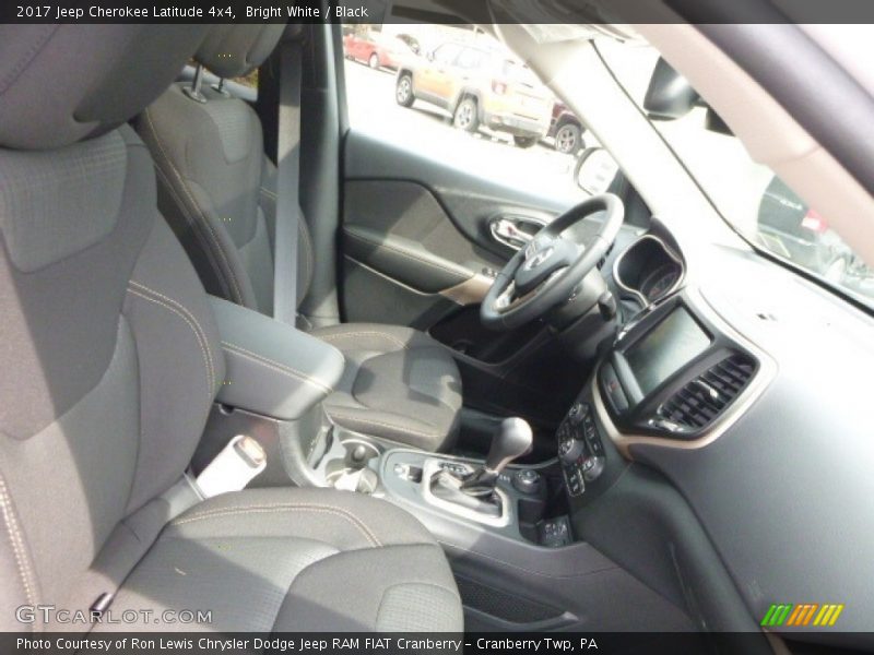 Bright White / Black 2017 Jeep Cherokee Latitude 4x4