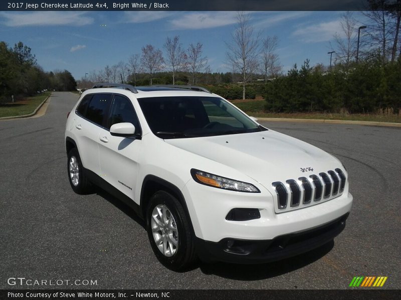 Bright White / Black 2017 Jeep Cherokee Latitude 4x4