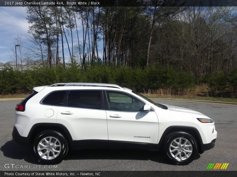 Bright White / Black 2017 Jeep Cherokee Latitude 4x4