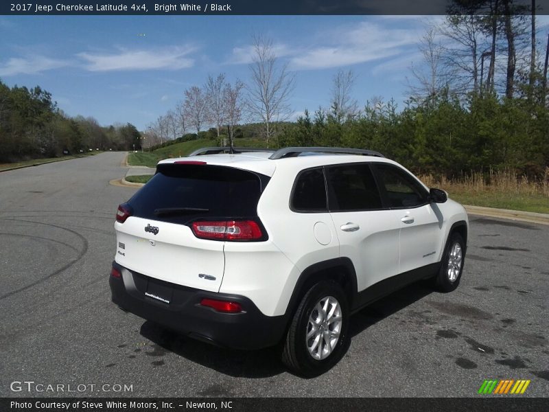 Bright White / Black 2017 Jeep Cherokee Latitude 4x4