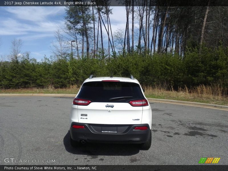Bright White / Black 2017 Jeep Cherokee Latitude 4x4