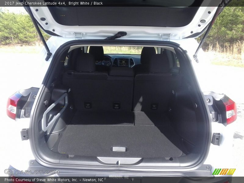 Bright White / Black 2017 Jeep Cherokee Latitude 4x4