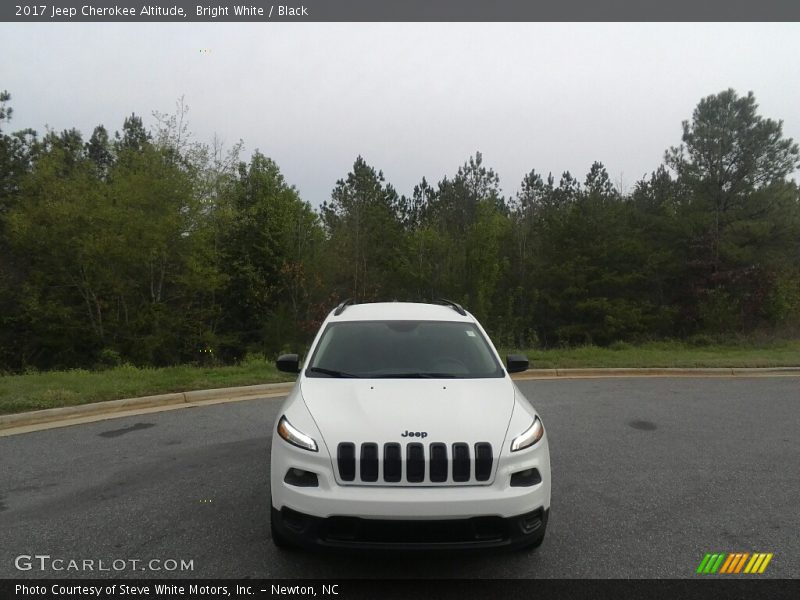 Bright White / Black 2017 Jeep Cherokee Altitude