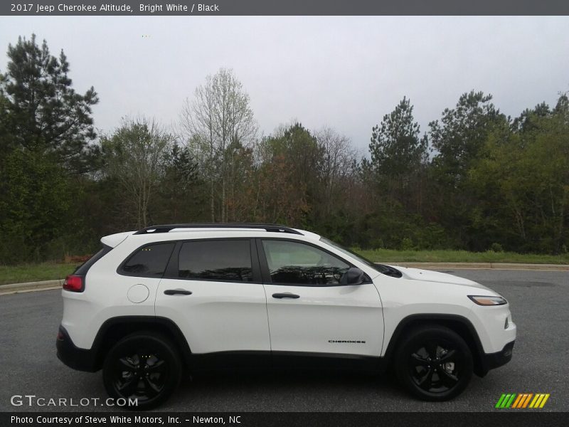 Bright White / Black 2017 Jeep Cherokee Altitude