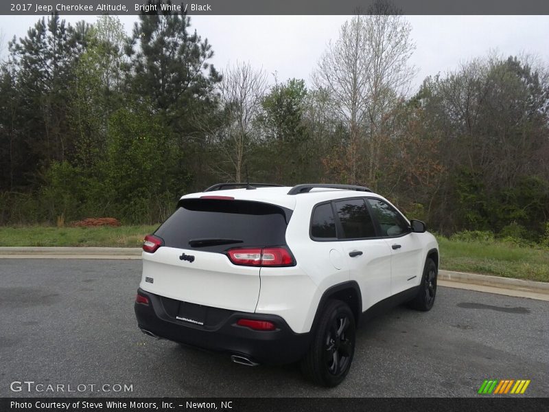 Bright White / Black 2017 Jeep Cherokee Altitude