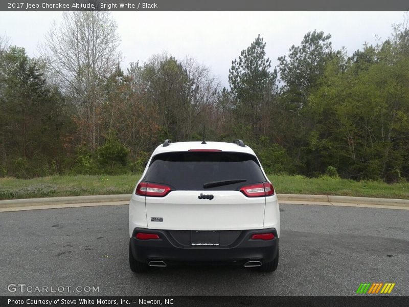 Bright White / Black 2017 Jeep Cherokee Altitude