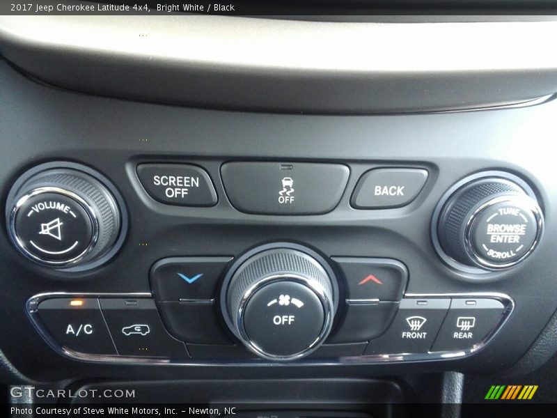 Bright White / Black 2017 Jeep Cherokee Latitude 4x4