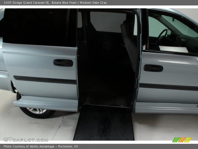 Butane Blue Pearl / Medium Slate Gray 2005 Dodge Grand Caravan SE
