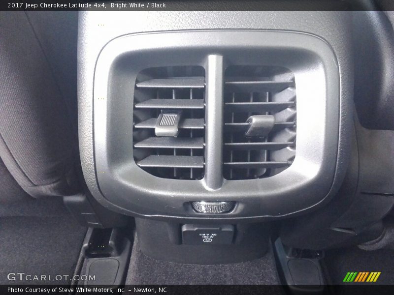 Bright White / Black 2017 Jeep Cherokee Latitude 4x4