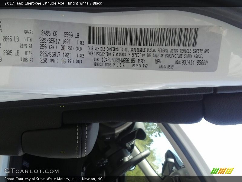 Bright White / Black 2017 Jeep Cherokee Latitude 4x4