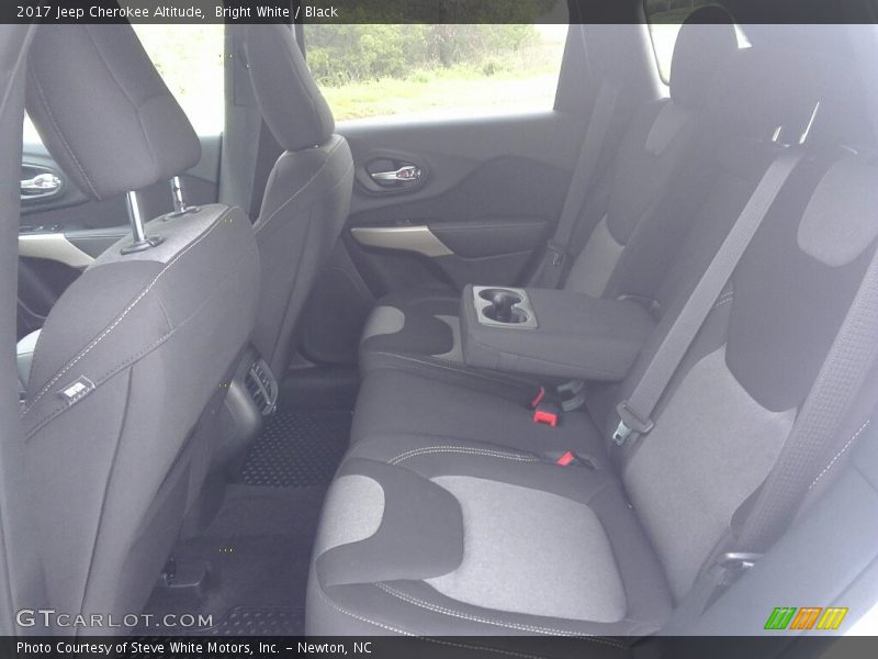Bright White / Black 2017 Jeep Cherokee Altitude