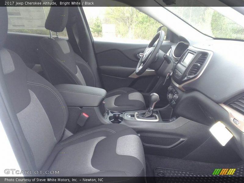 Bright White / Black 2017 Jeep Cherokee Altitude