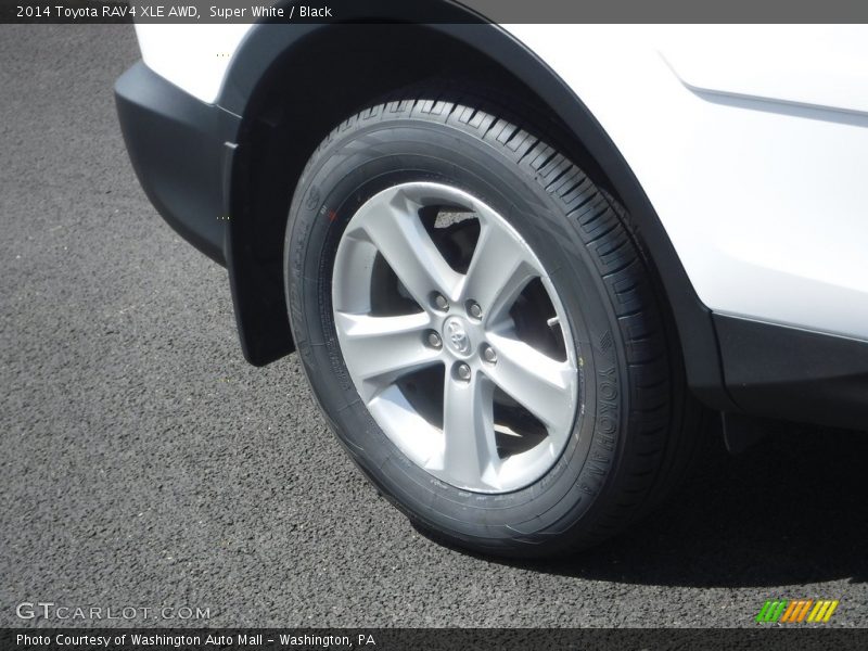 Super White / Black 2014 Toyota RAV4 XLE AWD