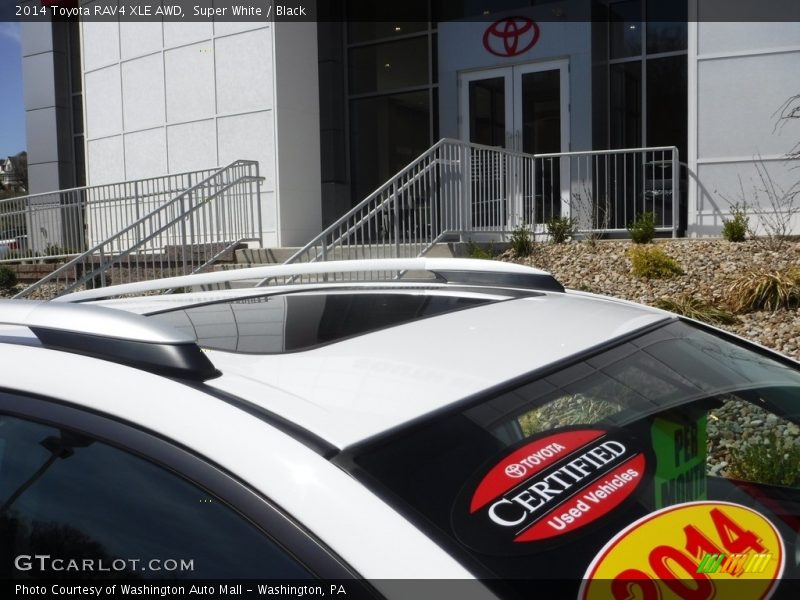 Super White / Black 2014 Toyota RAV4 XLE AWD