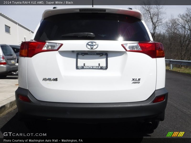 Super White / Black 2014 Toyota RAV4 XLE AWD