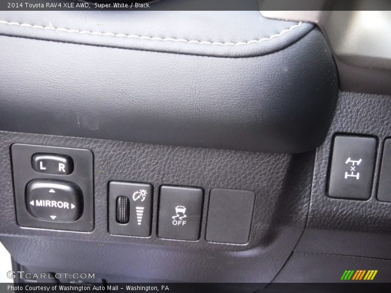 Super White / Black 2014 Toyota RAV4 XLE AWD