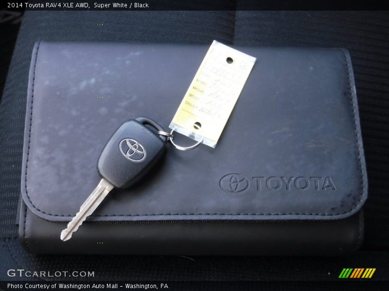 Super White / Black 2014 Toyota RAV4 XLE AWD