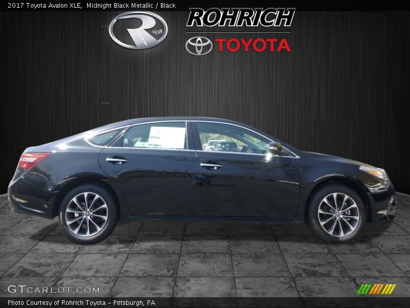 Midnight Black Metallic / Black 2017 Toyota Avalon XLE