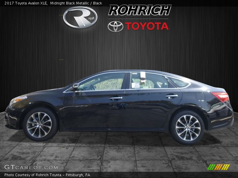Midnight Black Metallic / Black 2017 Toyota Avalon XLE