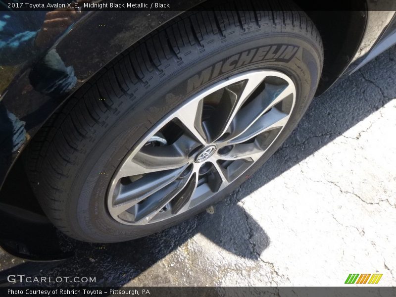 Midnight Black Metallic / Black 2017 Toyota Avalon XLE