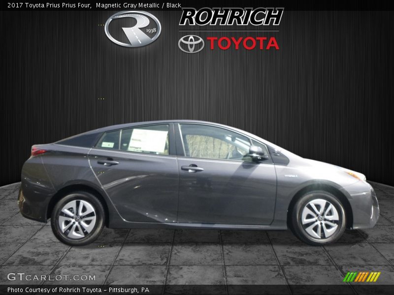 Magnetic Gray Metallic / Black 2017 Toyota Prius Prius Four