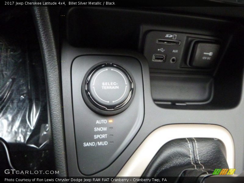 Billet Silver Metallic / Black 2017 Jeep Cherokee Latitude 4x4