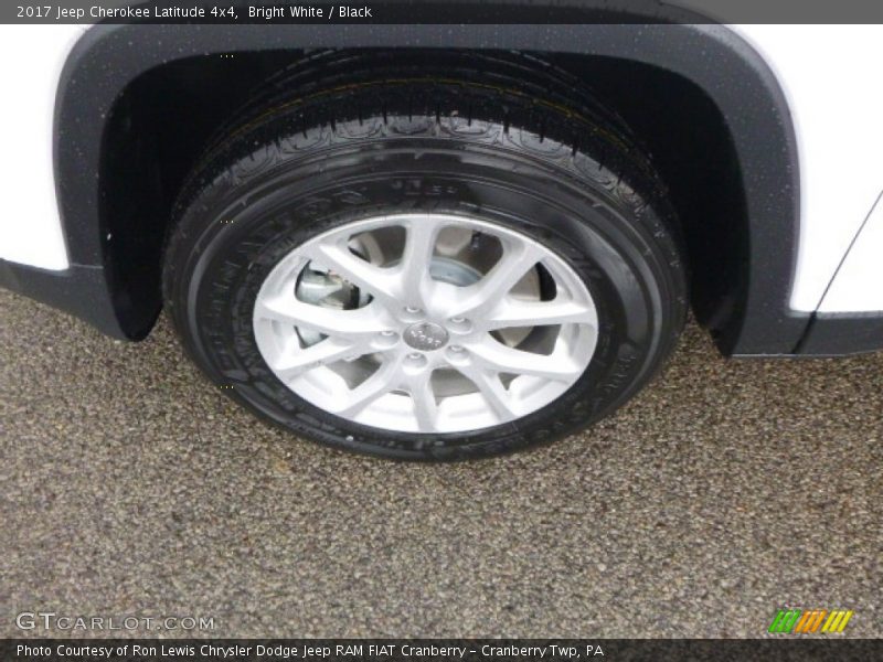 Bright White / Black 2017 Jeep Cherokee Latitude 4x4