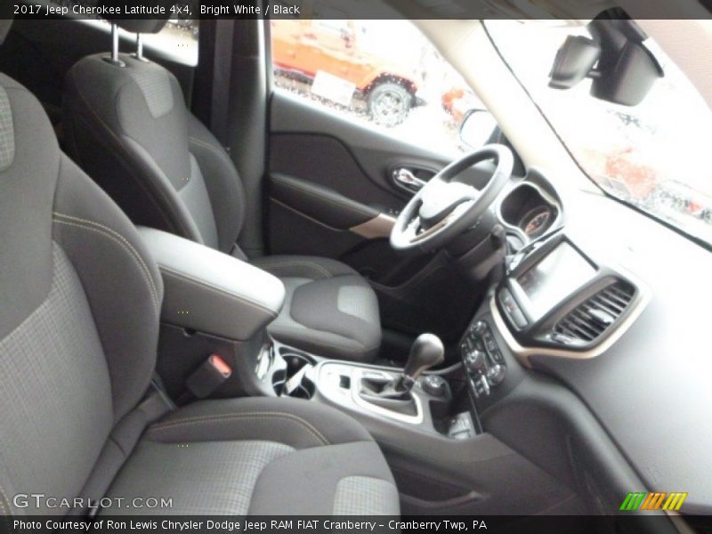 Bright White / Black 2017 Jeep Cherokee Latitude 4x4