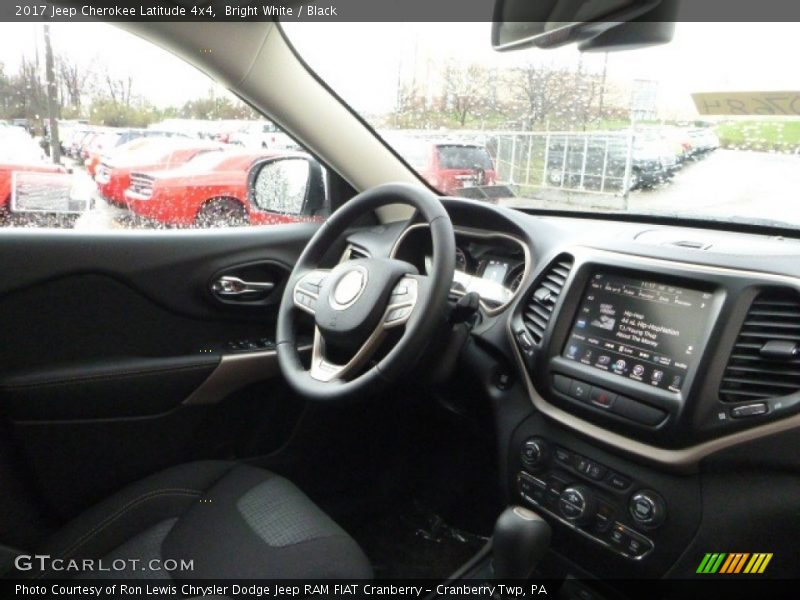 Bright White / Black 2017 Jeep Cherokee Latitude 4x4
