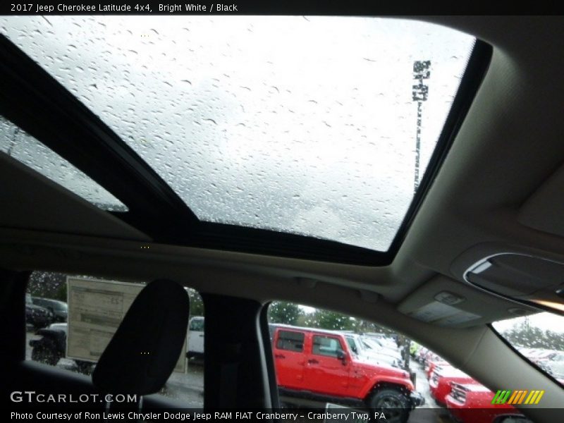 Bright White / Black 2017 Jeep Cherokee Latitude 4x4