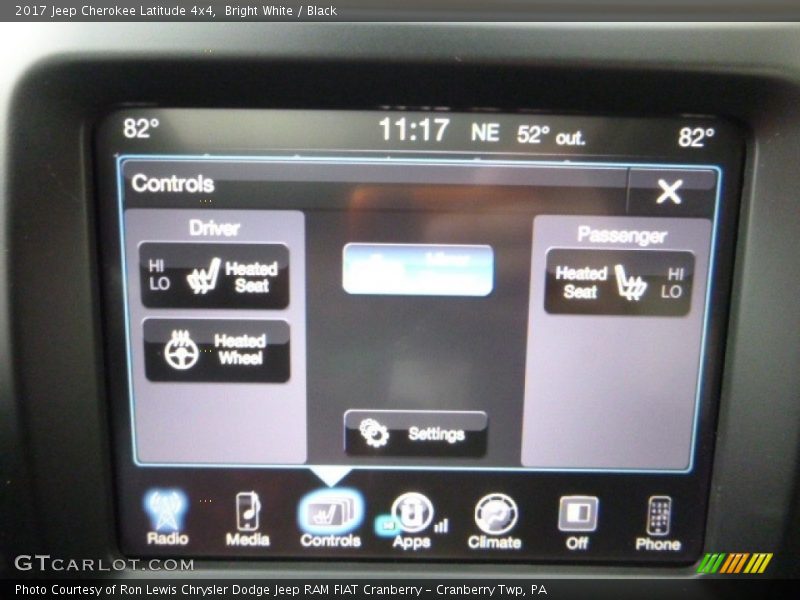Bright White / Black 2017 Jeep Cherokee Latitude 4x4
