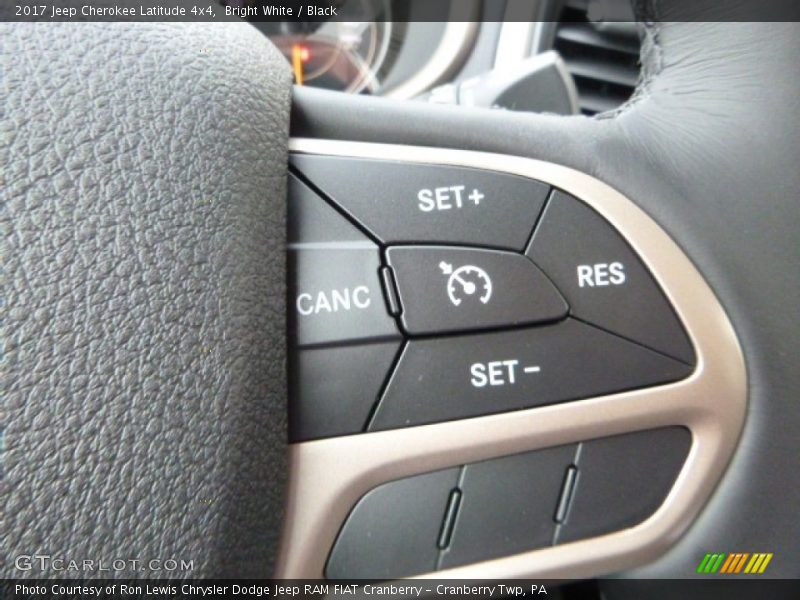 Bright White / Black 2017 Jeep Cherokee Latitude 4x4