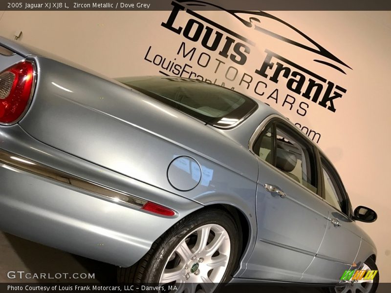 Zircon Metallic / Dove Grey 2005 Jaguar XJ XJ8 L