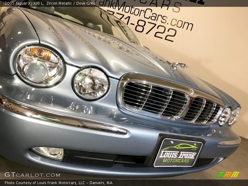 Zircon Metallic / Dove Grey 2005 Jaguar XJ XJ8 L