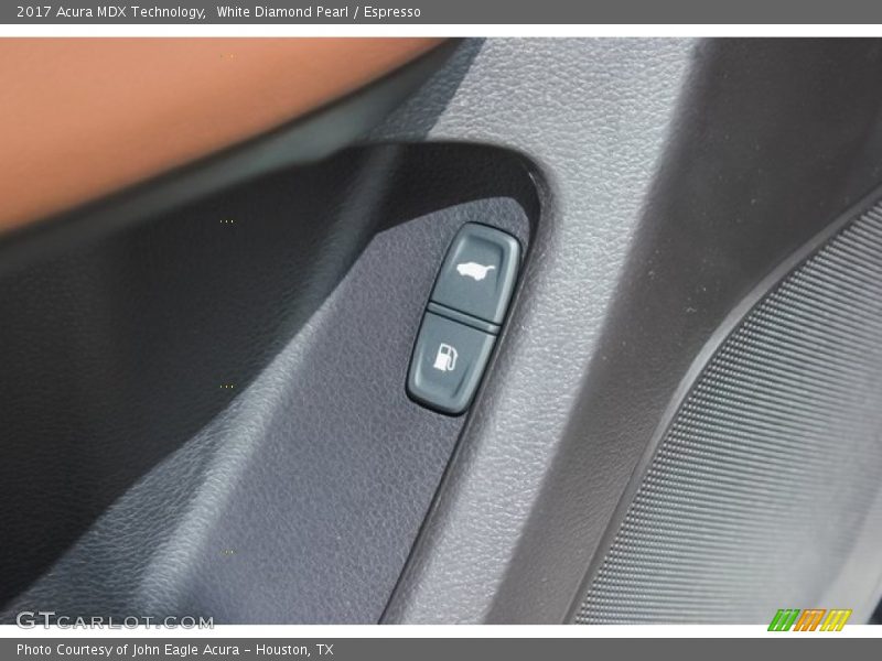 White Diamond Pearl / Espresso 2017 Acura MDX Technology