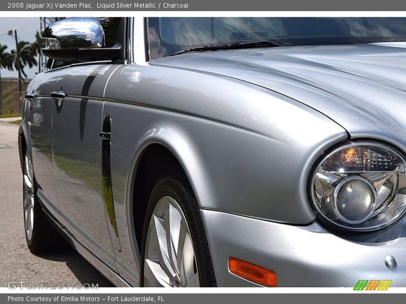 Liquid Silver Metallic / Charcoal 2008 Jaguar XJ Vanden Plas
