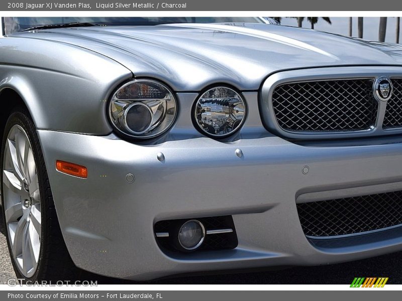 Liquid Silver Metallic / Charcoal 2008 Jaguar XJ Vanden Plas