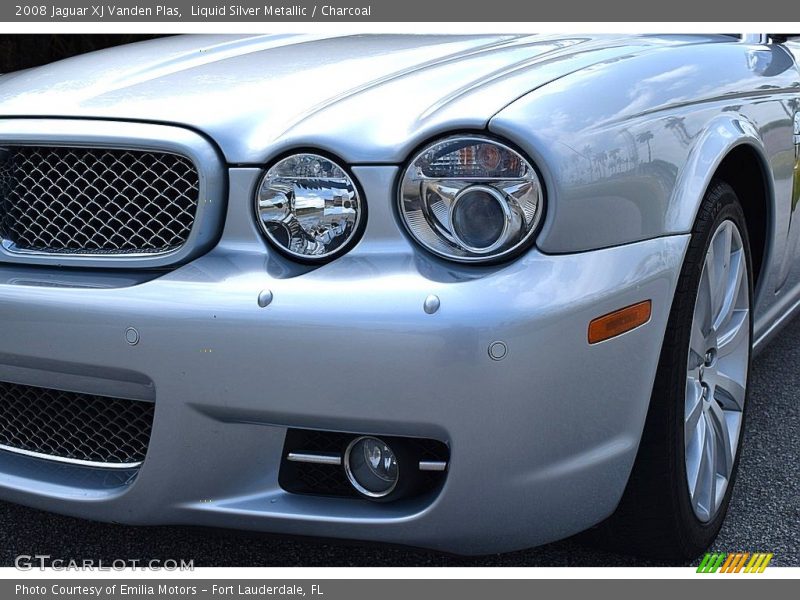Liquid Silver Metallic / Charcoal 2008 Jaguar XJ Vanden Plas