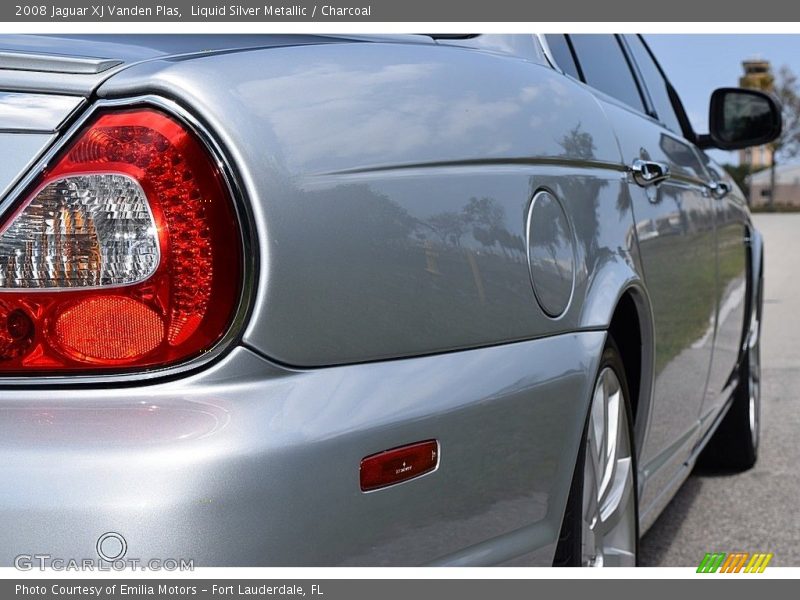 Liquid Silver Metallic / Charcoal 2008 Jaguar XJ Vanden Plas