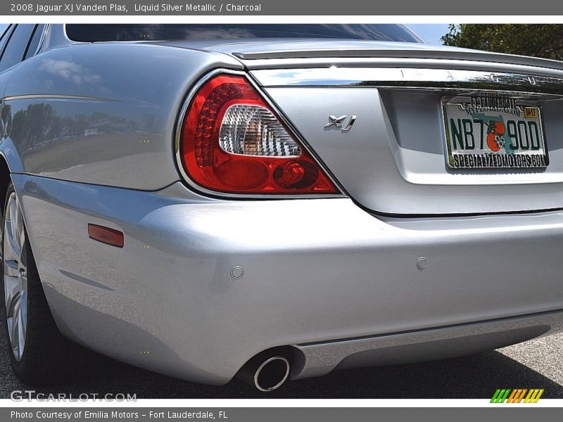 Liquid Silver Metallic / Charcoal 2008 Jaguar XJ Vanden Plas
