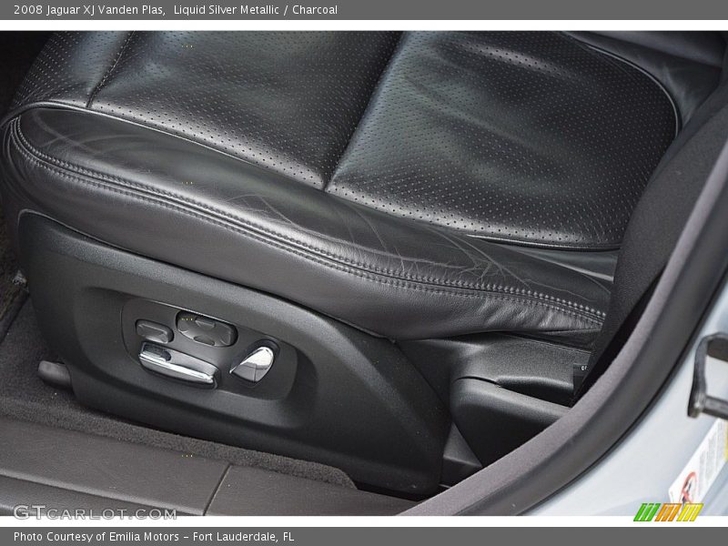 Liquid Silver Metallic / Charcoal 2008 Jaguar XJ Vanden Plas