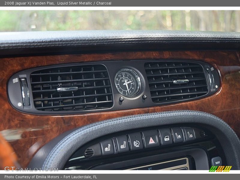 Controls of 2008 XJ Vanden Plas