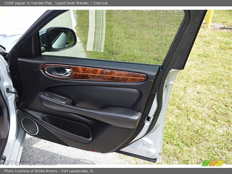 Door Panel of 2008 XJ Vanden Plas