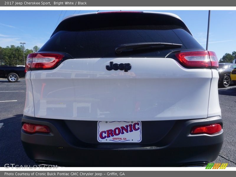 Bright White / Black 2017 Jeep Cherokee Sport
