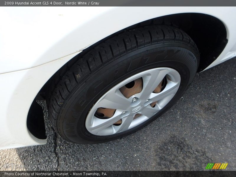 Nordic White / Gray 2009 Hyundai Accent GLS 4 Door