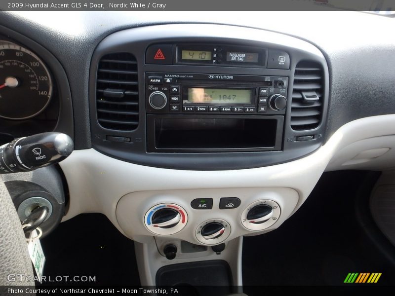 Nordic White / Gray 2009 Hyundai Accent GLS 4 Door