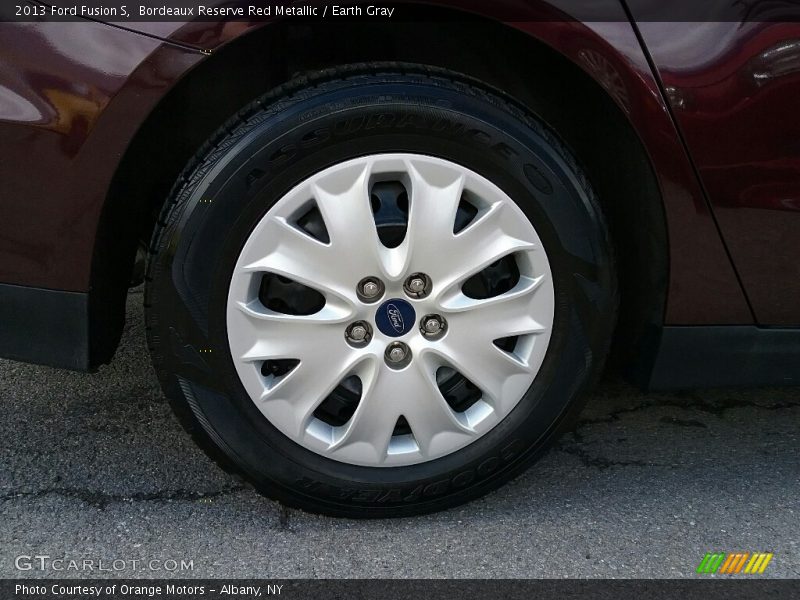 Bordeaux Reserve Red Metallic / Earth Gray 2013 Ford Fusion S