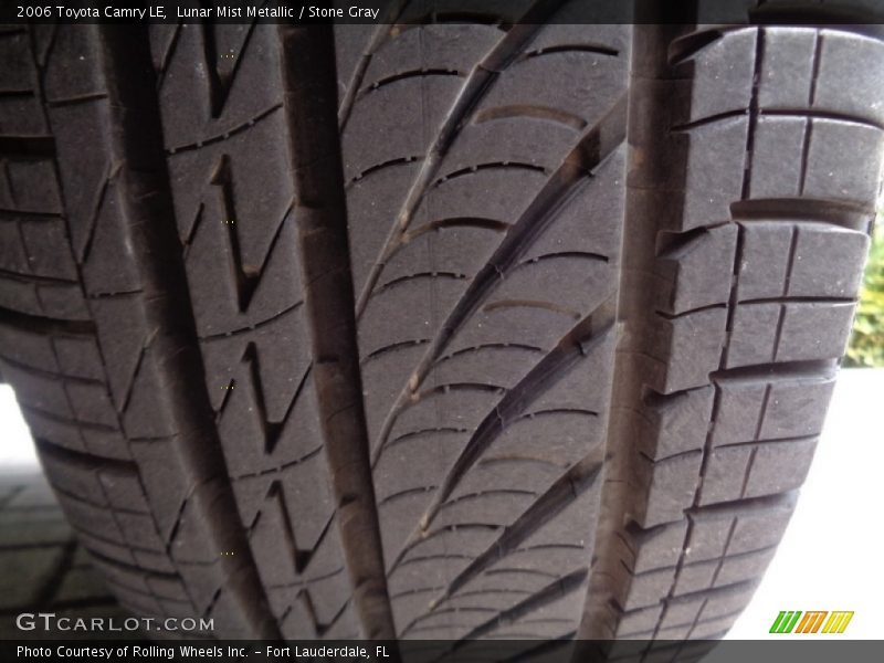 Lunar Mist Metallic / Stone Gray 2006 Toyota Camry LE