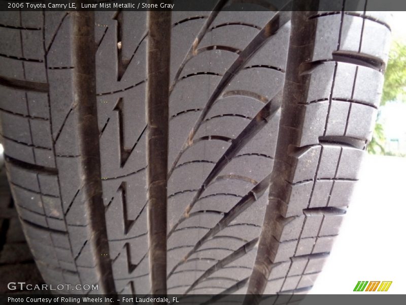 Lunar Mist Metallic / Stone Gray 2006 Toyota Camry LE